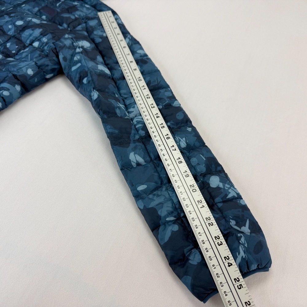 The North Face Womens Printed Themoball Eco Hooded Jacket Sz M Blue Camo Quilted - Picture 16 of 16